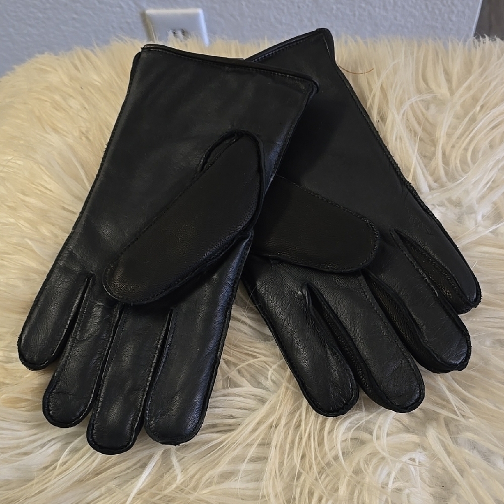 UGG Black Gloves Classic Leather Design